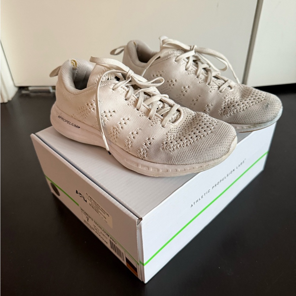 APL Women’s Techloom Pro sneakers in white